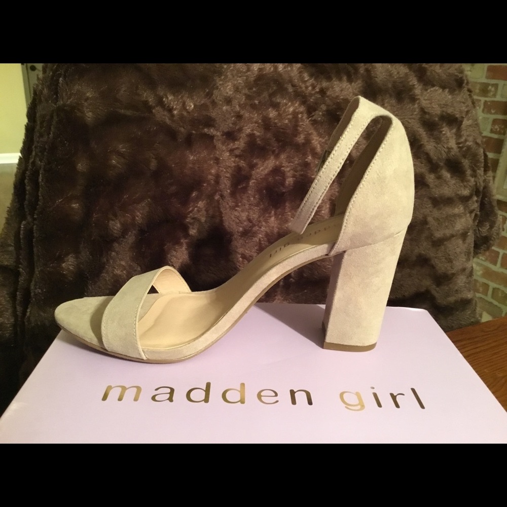 NEW Steve Madden Bella nude open toe heel